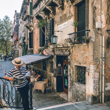 michelangelo-azzariti-rZ1udrIHP_s-unsplash